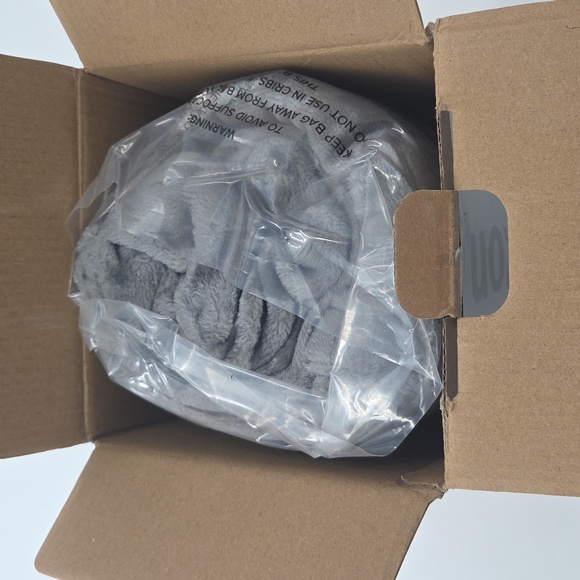 Cozy Gray Fleece Throw Blanket New - Picture 13 of 16